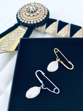 Rider’s bar Pearl Stock Pin