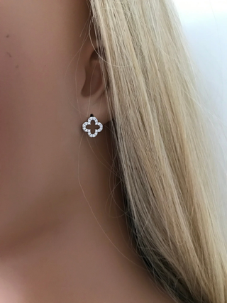 Clover framed stud earrings